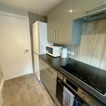 Professionals/contractors/relocators Bristol