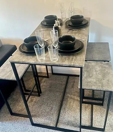 Professionals/contractors/relocators דירה בריסטול